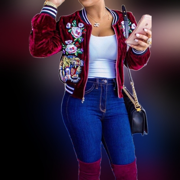 36•5 Women Velvet/Velour Embroidered BomberJacket Burgundy Full Zip Small/Medium - Picture 9 of 16